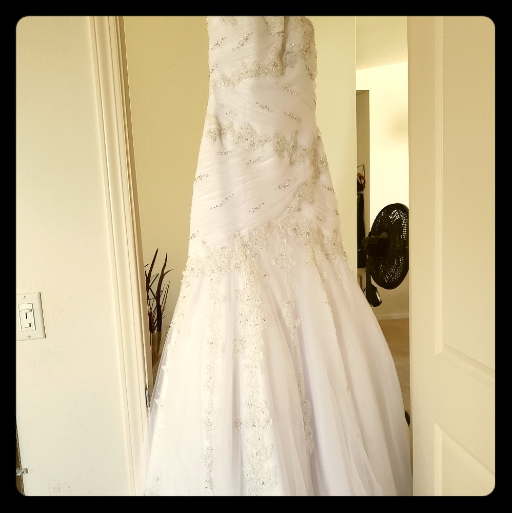 Never worn brand new Alfred Angelo Wedding Dress with accessories
